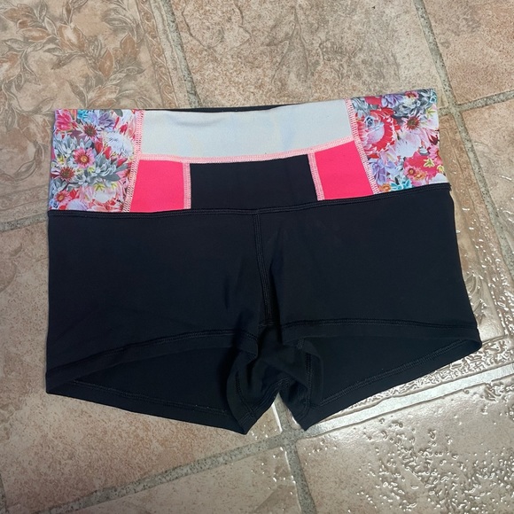 Lululemon reversible boogie shorts - Picture 2 of 3